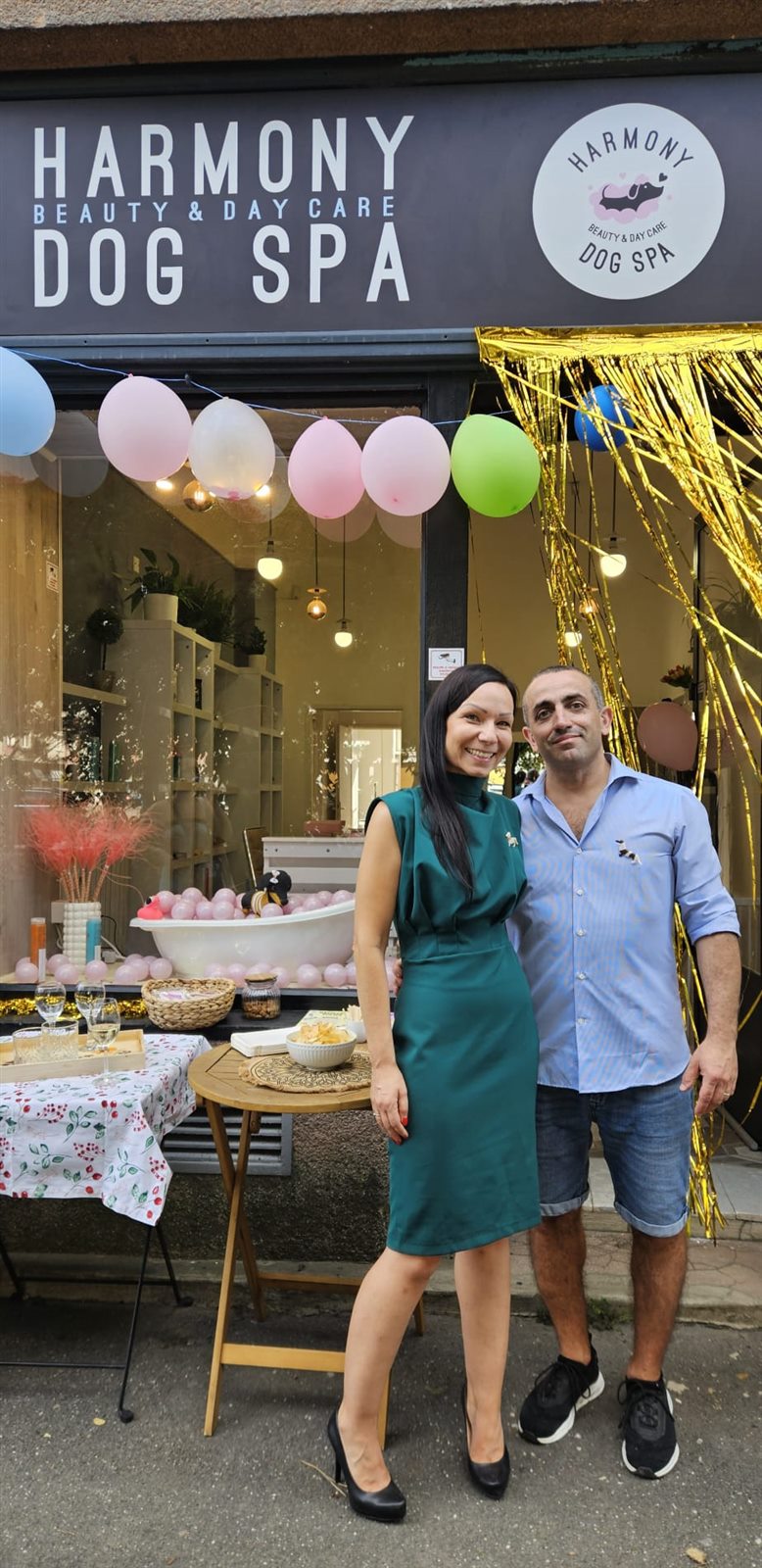 Petra a Gabriele pred salónom Harmony Dog SPA